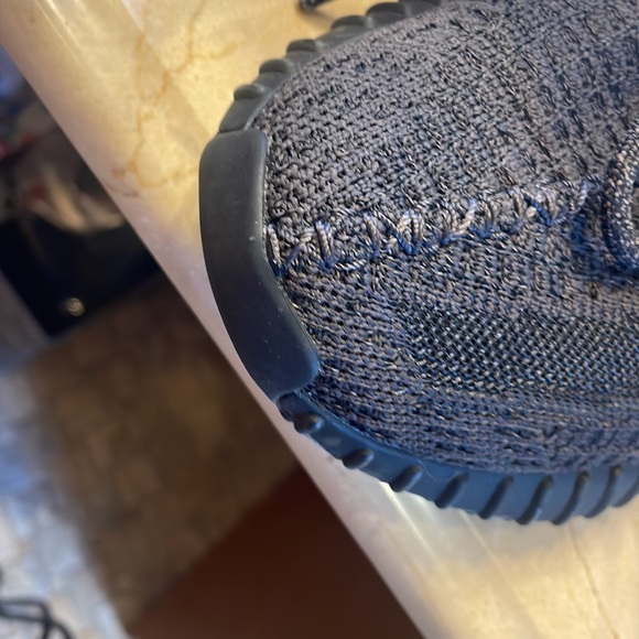 Yeezy size 7 Sneaker - Picture 8 of 10